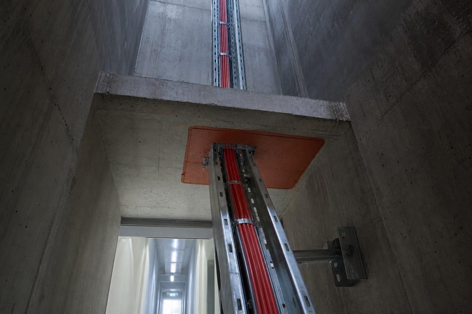 Cuando los circuitos de cableado deben seguir funcionando durante un incendio